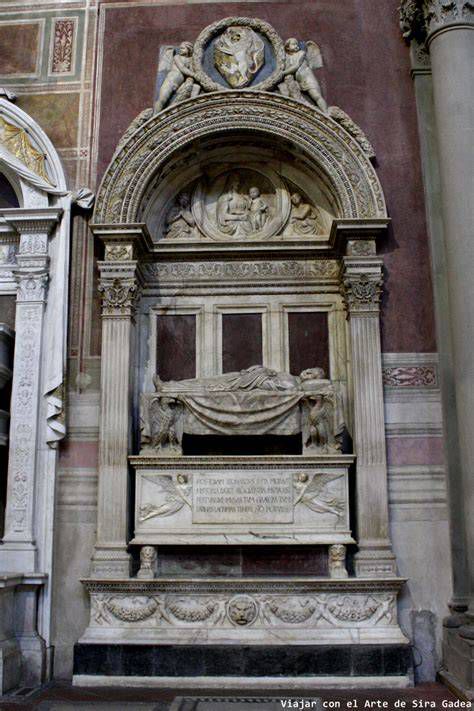 Monumentos funerarios de Miguel Ángel y Galileo frente a frente en el interior de Santa Croce