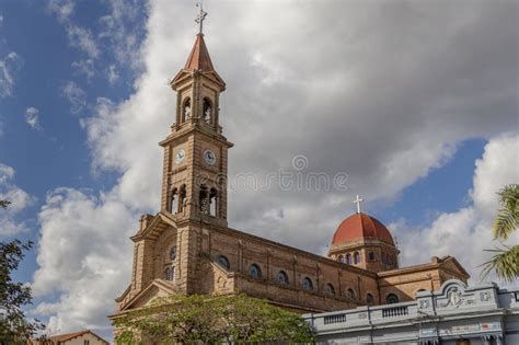 fachada y torre de la iglesia de la Inmaculada Concepción