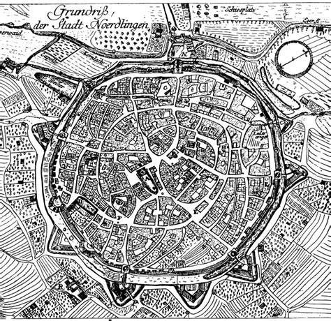 plano medieval radiocéntrico con catedral y murallas
