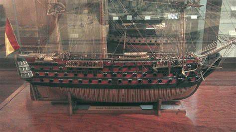 Maqueta y plano del Santísima Trinidad en el Museo Naval