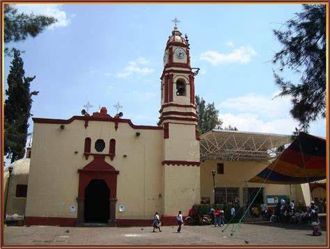 Fachada moderna de la parroquia San Gregorio Magno en Valdebernardo