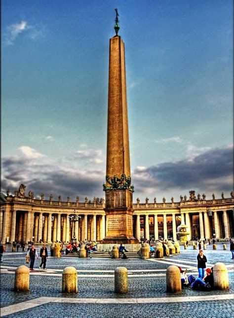 Obelisco Vaticano en la Plaza de San Pedro - vista frontal