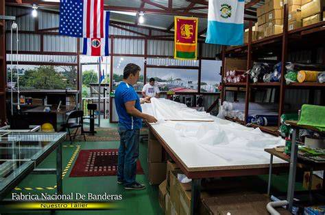 Fábrica de banderas en Fuente Vaqueros