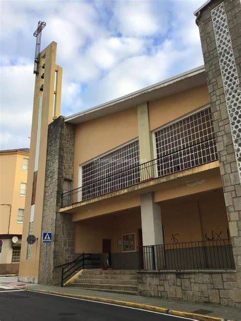 Fachada de la Parroquia Santiago Apóstol de La Gándara en Narón