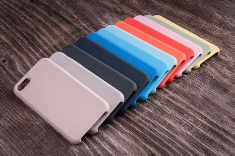Variedad de carcasas para iPhone 5 en diferentes colores y diseños