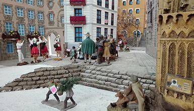 Rincón decorado con belenes tradicionales en Bilbao