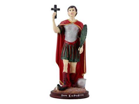 Estatua de San Expedito como soldado romano con el cuervo y la cruz