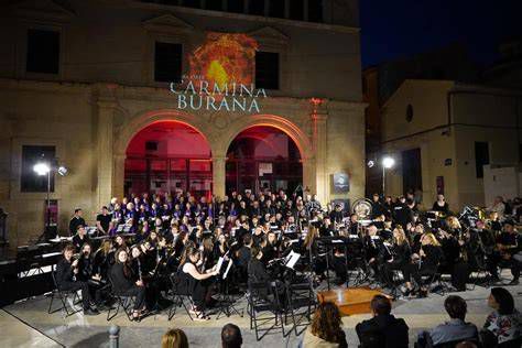 representación moderna de Carmina Burana en concierto