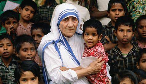 Madre Teresa con hermanas en Calcuta