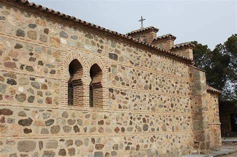 Arquitectura civil de Unzué: casas de sillarejo, escudos y portalones