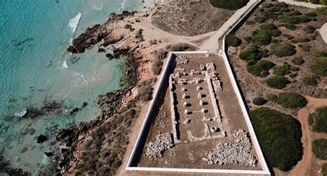 Plano y situación de la basílica de Son Bou en la playa de Son Bou
