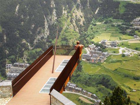 Mirador del Roc del Quer con suelo de cristal