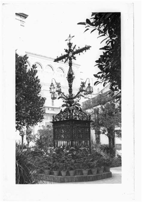 Fotografía histórica de la Cruz de las Sierpes y la Plaza de Santa Cruz