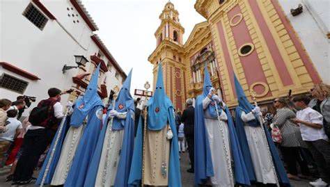 Esquema de hábitos nazarenos según cofradías y colores