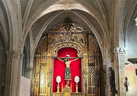 Imagen del Santo Cristo de Burgos mostrando su realismo y detalles peculiares