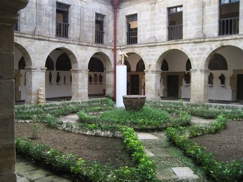 Vista interior del claustro del Convento Regina Coeli