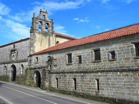 Fachada principal del Convento Regina Coeli en Santillana del Mar