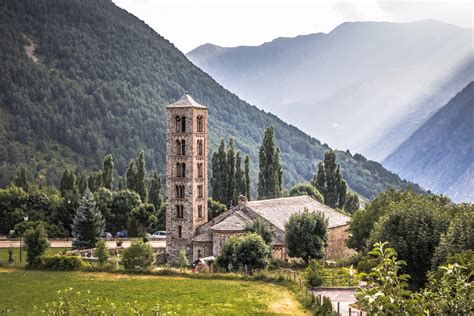 ermita de Pallerols y paisaje pirineo