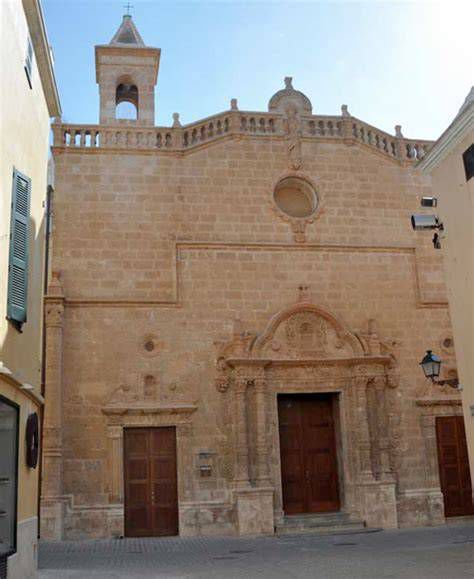 Fachada de la iglesia del Roser en Ciutadella