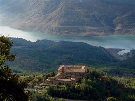 Monasterio de Leyre: vista desde la sierra