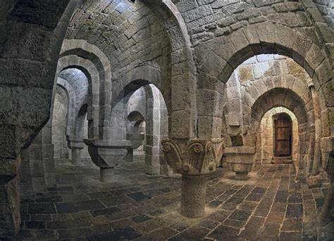 Cripta y pórtico del monasterio de Leyre