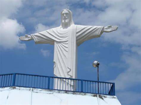Cristo Redentor de Taubaté vista a partir do Bairro Alto de São Pedro