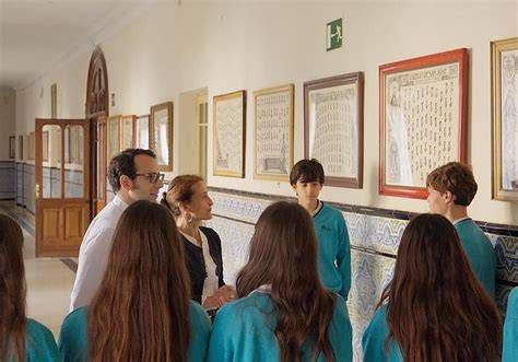 Entrega del obsequio de Álvaro Pombo al colegio San José