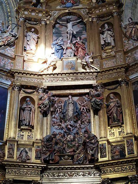 retablo con tabernáculo central