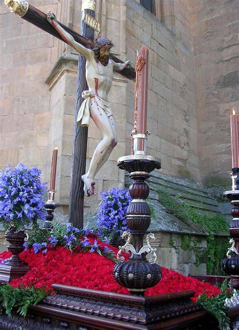 Imagen del Santísimo Cristo de la Buena Muerte procesionando