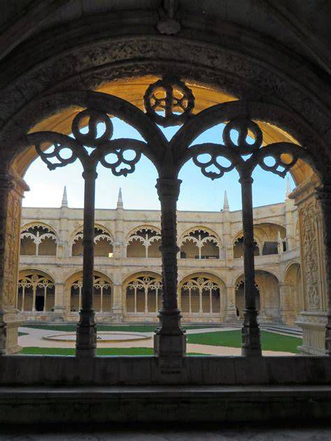 Claustro da Catedral de Lisboa - arcadas e capelas