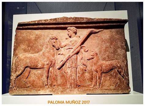 restos arqueológicos de Aquileia - relieve votivo de Mitra y pátera