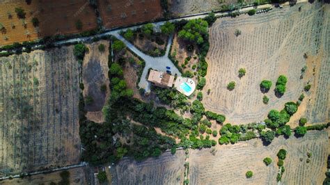Vista aérea de Casa Malbec y viñedos circundantes