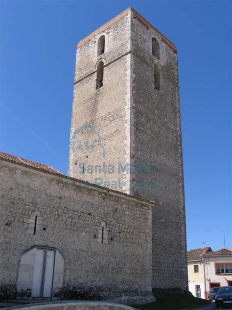 Fachada y torre de la parroquia (vista exterior)
