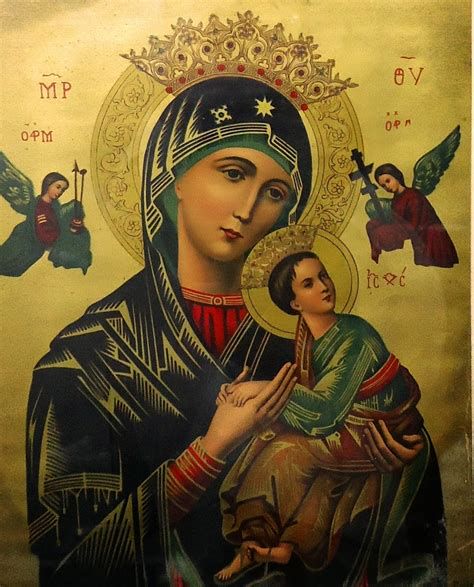 Vidrieras de la Virgen del Perpetuo Socorro en la parroquia