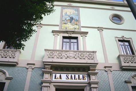 Fachada histórica del Colegio La Salle en Cádiz