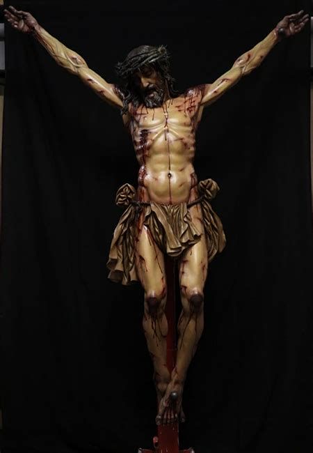 Crucificado a tamaño natural en la parroquia de la Encarnación