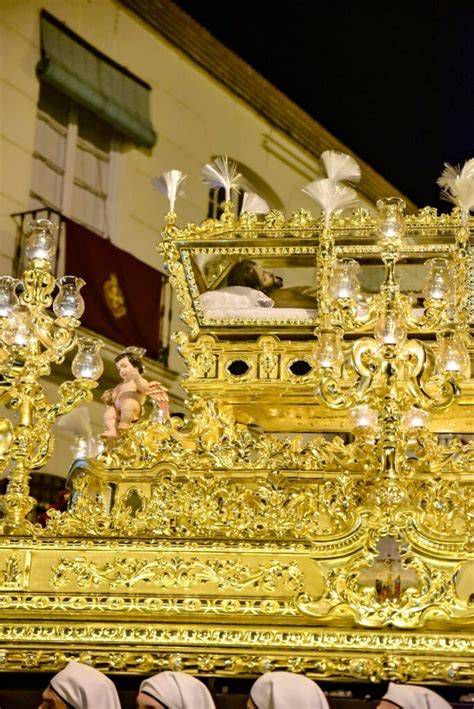 Restauración y Procesión del Santísimo Cristo Yacente en Málaga