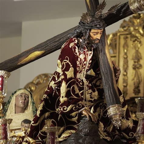 Fotografía histórica del Cristo de las Tres Caídas en su paso (finales del siglo XIX / principios del XX)
