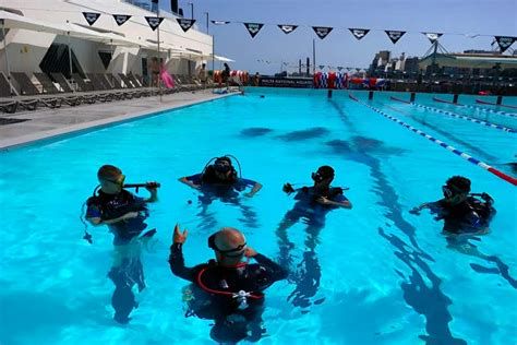 bautismo de buceo en piscina y mar