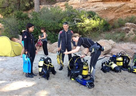 bautismo de buceo en entorno natural con instructor