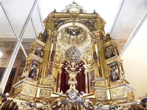 Custodia histórica en una catedral