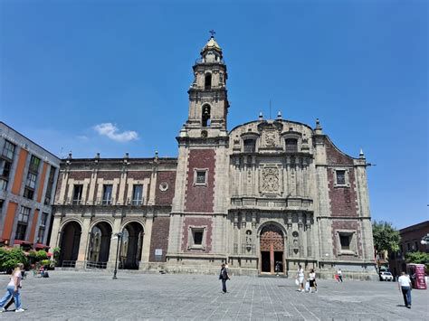 Iglesia de Santo André de Anceu - fachada y torreón