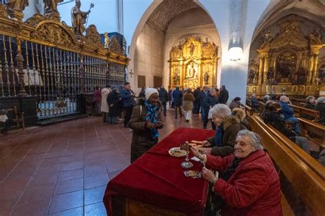 Bollos de San Blas bendecidos en la iglesia de Nalda