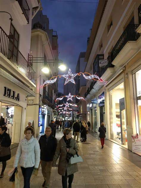 Calle Mayor con tiendas y artesanía en Guadalupe