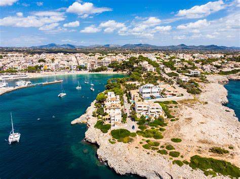 Panorámica del puerto de Porto Cristo y la Punta des Pagell