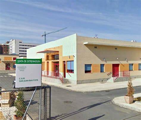 fachada y áreas comunes del Centro de Acogida San Juan Bautista