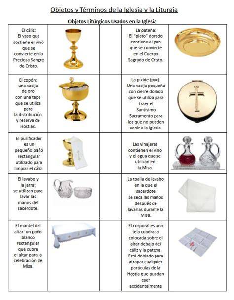 Sacristía con garrafas de vino y objetos litúrgicos