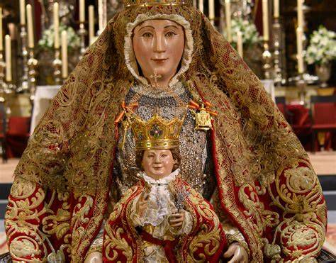 Procesión de la Virgen de los Reyes en las calles de Mairena del Alcor