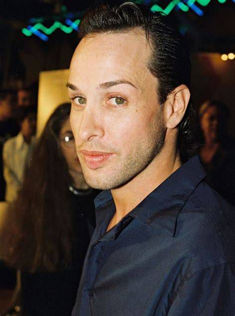Fotograma mostrando la transformación demoníaca de Alexis Arquette en Tony