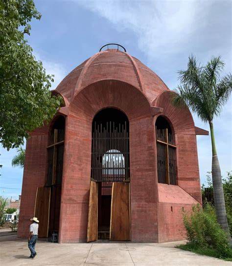 Capilla octagonal moderna en Jojutla de Juárez, México